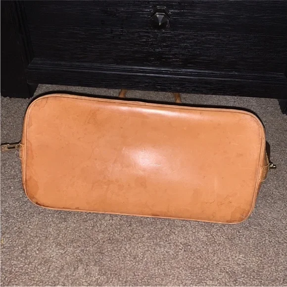 Louis Vuitton Alma Handbag - Picture 12 of 15